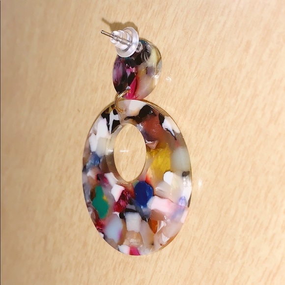 Round multicolored acrylic drop hoop earrings - Picture 2 of 4